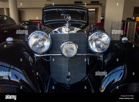antique car dealership in San Francisco CA Stock Photo - Alamy