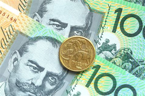 Lle Monete Australiane Di Un Dollaro Su Cento Fondi Della Banconota