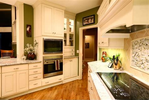 See more ideas about kitchen remodel, kitchen design, cream colored cabinets. 15 Dainty Cream Kitchen Cabinets | Home Design Lover