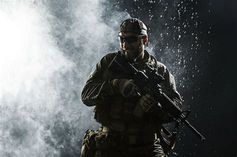 Premium Photo Us Army Soldier In The Rain