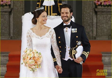 Prince Carl Philip And Sofia Hellqvist Marry In Sweden See Her Wedding Dress Carl Philip Sofia
