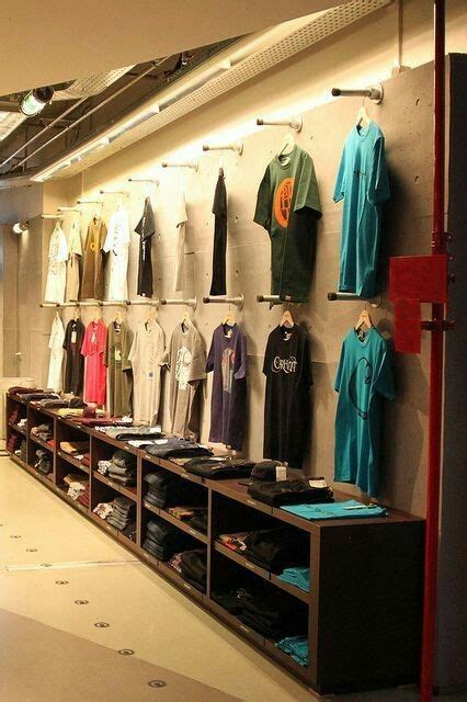 Pin By Pdc On インテリア Clothing Store Displays Clothing Store Design