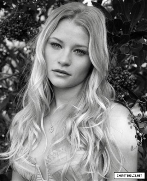 Emilie De Ravin Lots Of Sexy Pictures Videos Nude Naked Swavi Org