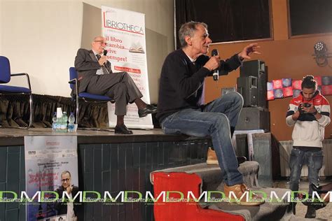 Chiamami ancora amore è un brano musicale scritto e interpretato da roberto vecchioni vincitore del festival di sanremo nel 2011. Roberto Vecchioni, "Il mercante di luce" e l'importanza ...