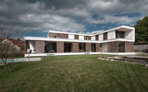 The landscape can be contained and amplified by the. L Shaped Contemporary House | L shaped house plans, L ...