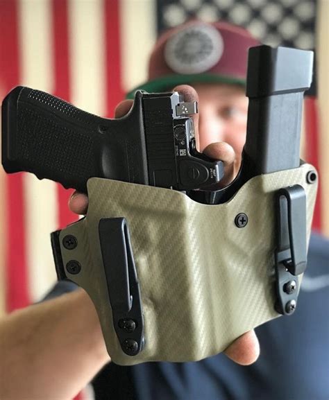 Glock 19 With Tlr3 Custom Kydex Iwb Holster For A Glock 1923 Etsy