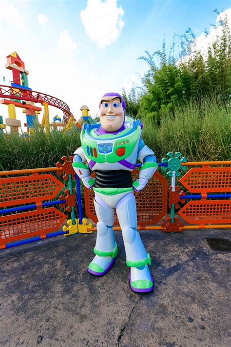 Meet Buzz Lightyear At Toy Story Land Disneys Hollywood Studios