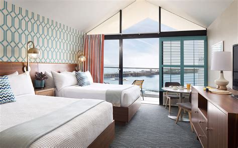 Just steps to the sand and next to the santa cruz beach boardwalk, beach street inn is 2.6 miles away from university of california santa cruz. Luxurious Beach Front Hotel Suites | Dream Inn Santa Cruz, CA