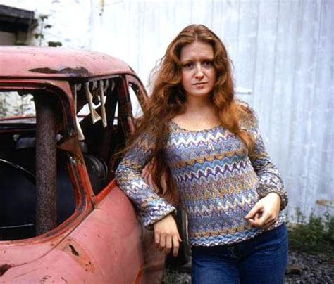 Bonnie Raitt In Some Great Photos From The 1970s ~ Vintage Everyday