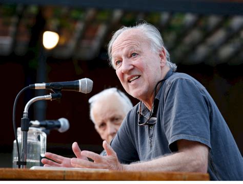 El Cineasta Alemán Werner Herzog Reunió A Cerca De Mil Personas En La