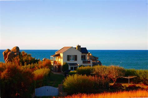 This apartment comes with a dining area, a kitchenette with a fridge, and a cable tv. Das Haus am Meer Foto & Bild | landschaft, lebensräume ...