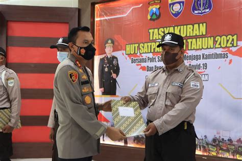 4 Satpam Berprestasi Di Tuban Terima Penghargaan Dari Kapolres