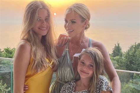 Amanda Holden Poses With Stunning Lookalike Daughters