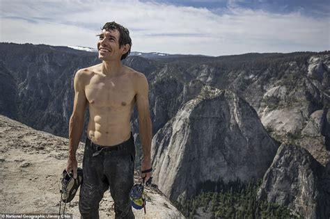 Incredible Shots Show Climber On Top Of El Capitan As He Became The First To Climb It WITHOUT