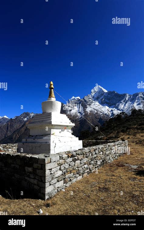 Budhist Stupa Khumjung Village Everest Base Camp Trek Solukhumbu