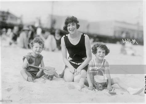 News Photo Actress Fanny Brice And Youngsters Posing On The Old