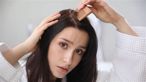 Heres How To Prevent Those Dreaded Hairspray Flakes