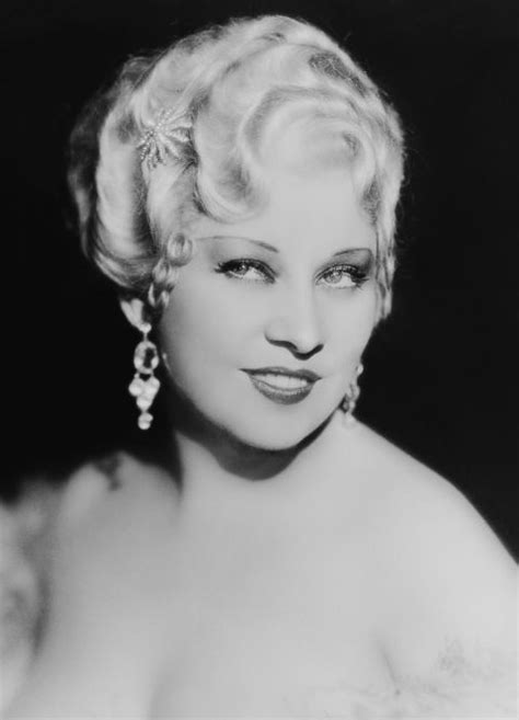 15 Old Hollywood Beauty Secrets You Wont Believe Mae West Old