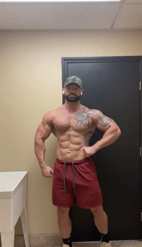 Johnnysins On Twitter Appreciation Post For This Beefcake Daddy Maddoxryker Go Check
