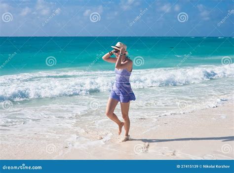 Ragazza Sulla Spiaggia Immagine Stock Immagine Di Donna