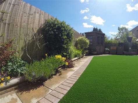 Should Artificial Grass Be Fixed To Loose Lay Or Not To Loose Lay