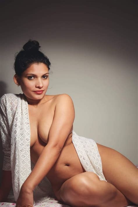 Sri Lankan Sexy Model Pics Play Hot Pics Of Sl Actresses In Bikini