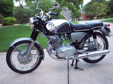 Aug 19, 2009 · honda superhawk built specifically by honda to beat triumphs and bsa's in the isle of man race. Motorcycle Honda CB77