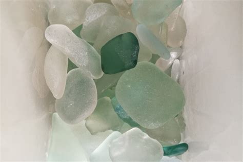 Collecting Sea Glass Isle Of Wight Holidays Wight Locations