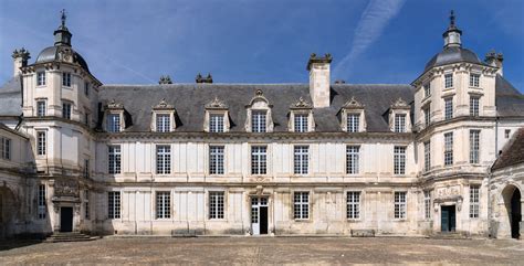 Filechateau Tanlay Facade Cour Grand Chateau Wikimedia Commons
