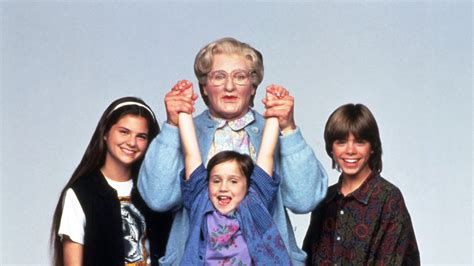 Mrs Doubtfire Cast Reunites After 25 Years Honors Robin Williams