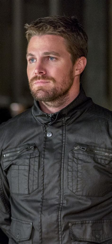 Stephen Amell As Oliver Queen Season 6 In 1125x2436 Resolution