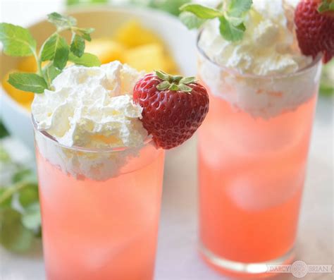 Super Easy Strawberry And Cream Floats Drink Recipe