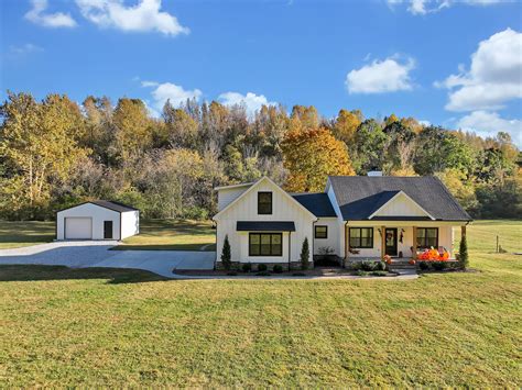 10.53 acres in Dickson County, Tennessee