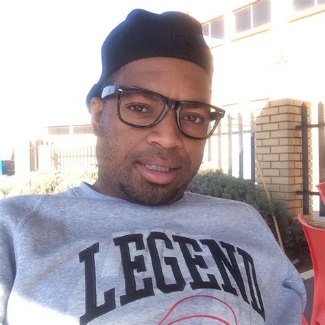 She didn't realise everything in that house was easily recognisable because her man is used to posting pictures of himself in that house. Khune's Relationship With Sbahle Is Going To End Before It Even Started - Diski 365