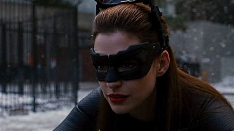 Anne hathaway is interested in returning to the dc universe for a catwoman spinoff movie. Anne Hathaway Reveals Why Christopher Nolan Bans Chairs on Set