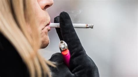 Les Anciens Fumeurs Plus à Risque Dun Cancer Du Poumon 15 Ans Plus