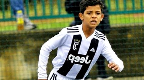 Babasının izinden giden küçük ronaldo. Cristiano Ronaldo Jr - Datosdefamosos