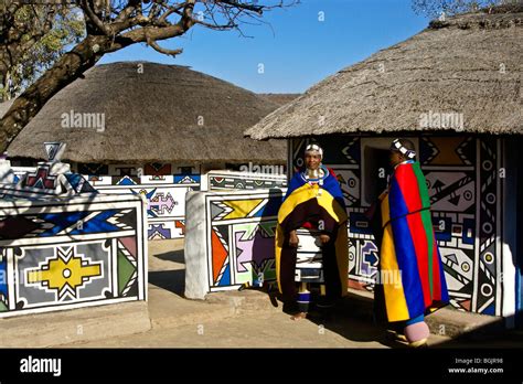 Las Mujeres Ndebele Y Casas Tradicionales Botshabelo Sudáfrica