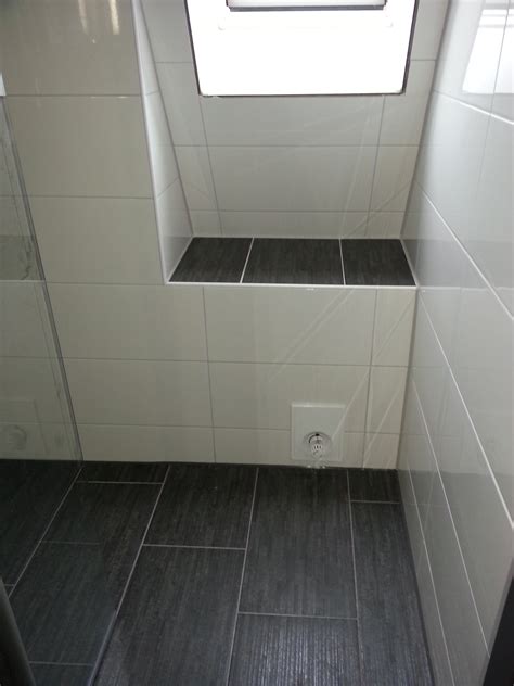 Wie viel farbe ihr zuhause verträgt und welche ideen sich für ihre unterschiedlichen räume anbieten, erfahren sie hier. Bad Fliesen Beige | Kleines Bad - Welche Wandfarben Wären ...