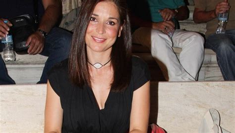 Στην πορεία της σειράς θα εμφανιστεί και η αιμιλία (βαλέρια κουρούπη), μία αυστηρή δασκάλα γνώριμη από τα παλιά που είναι ικανή να τους «καθίσει και πάλι στα θρανία». Η Βαλέρια Κουρούπη είναι το νέο πρόσωπο της σειράς "Μην ...