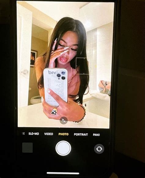 pin by ㅤ on her in 2022 pretty girls selfies mirror selfie photo makeup
