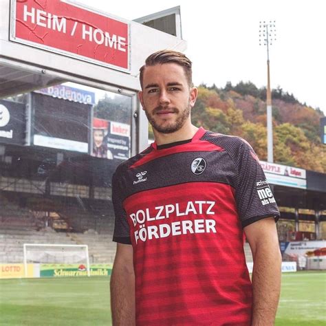 The compact squad overview with all players and data in the season overall statistics of squad sc freiburg. Camisa especial do SC Freiburg 2020-2021 Hummel » Mantos ...