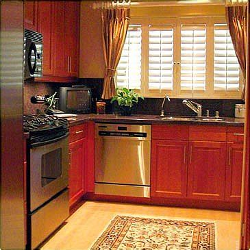 Cari idea reka bentuk dapur kecil agar sesuai dengan gaya tradisional rumah anda. KLIK KH: SUSUN ATUR & BENTUK RUANG DAPUR