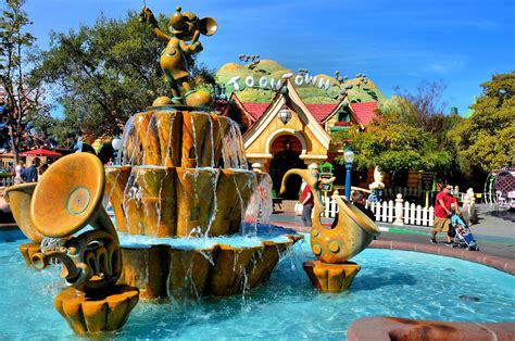 Mickey Mouse Bandleader Fountain In Toontown At Disneyland In Anaheim