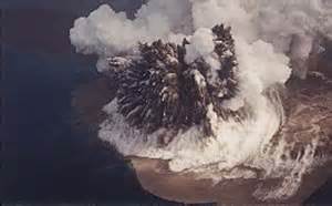 福徳岡ノ場（ふくとくおかのば）とは、 座標 南硫黄島の北約5km ）に位置する粗面安山岩質の海底火山であり、北福徳カルデラ内の中央火口 有史以来たびたび 噴火 し、時には海面上に新島を形成するまでに成長して「 新硫黄島 」と呼称されていた。 海上保安レポート 2009年版 / 本編 > 災害に備える > 2. 自然災害対策