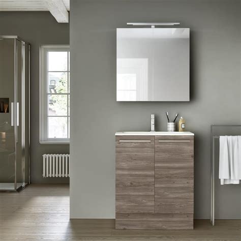 Vendo mobile bagno larghezza 1,30 altezza 1,92 profondità 34 con lavabo semincasso e specchio. Mobile da bagno con specchio contenitore, per alberghi ...
