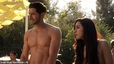 Tom Ellis Shows Off His Ripped Physique In Lucifer Daily Mail Online