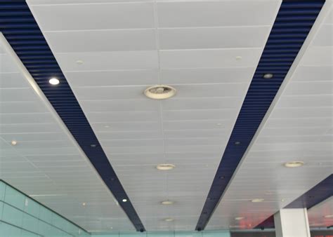 Indoor Decoration Aluminum Suspended Strip Ceiling Panel Beveled Edge