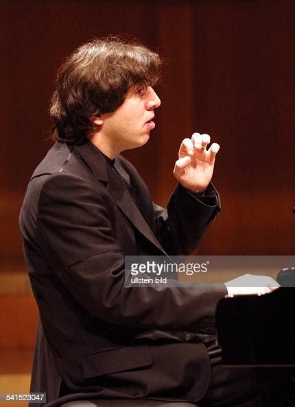 Pianist Türkeiam Klavier Bei Einem Konzert In Der Kölner News Photo