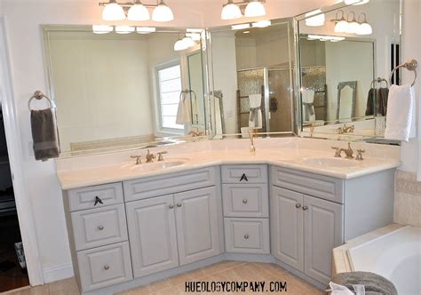 Painting cabinets with chalk paint is one of the easiest and most inexpensive ways to upgrade those ugly old oak cabinets. Hueology: Painting Bathroom Cabinets - Master Bath ...